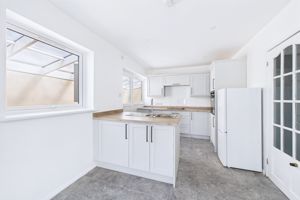 Kitchen (2)- click for photo gallery